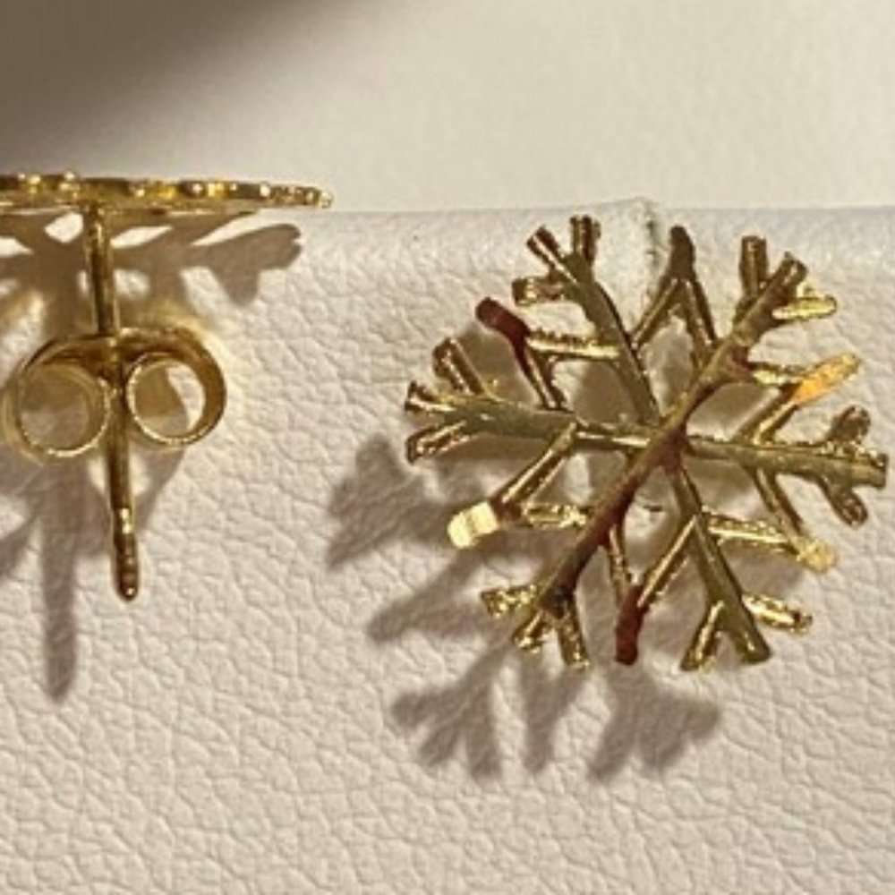 Gold snowflake earrings